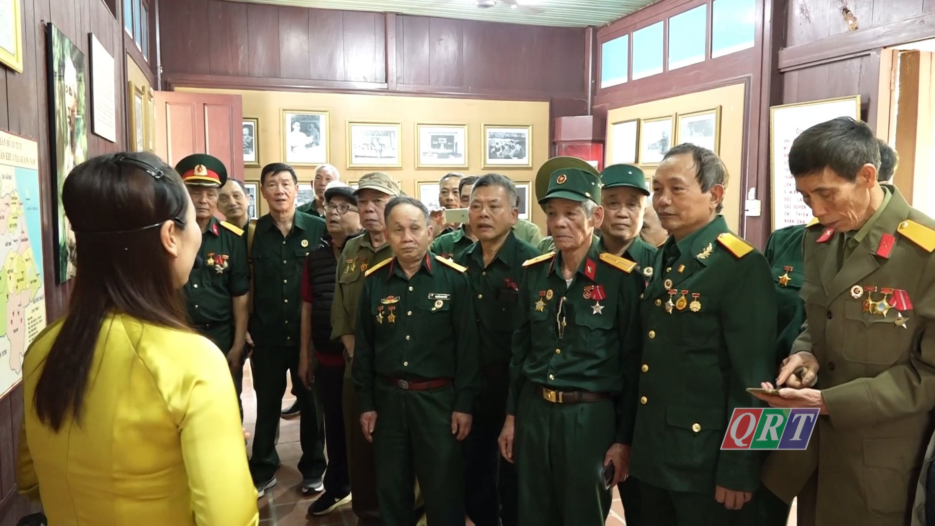 Veterans of Artillery Regiment 572 visit the old battlefield