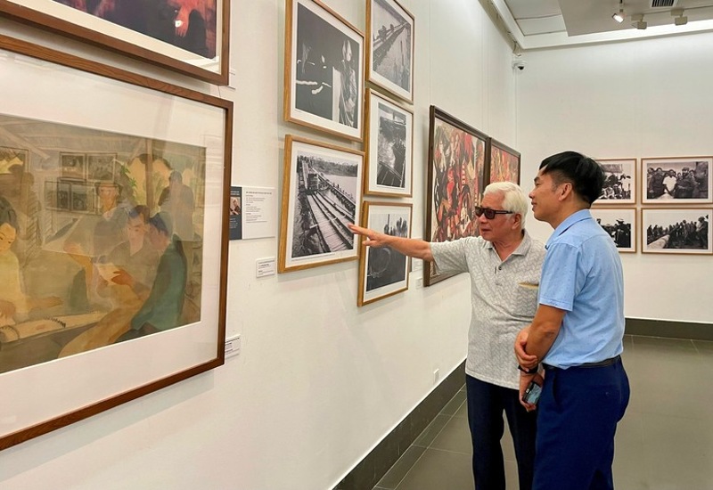 Exhibition of 50 fine art works on National Reunification Day image 1