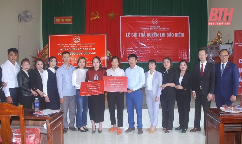 AIA Vietnam zahlt Kunden im Bezirk Nong Cong Versicherungsleistungen im Wert von über 1,2 Milliarden VND