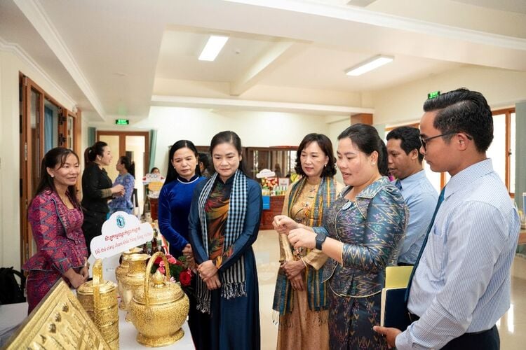 An Giang - Les femmes de Kandal partagent leurs expériences de production et d'affaires