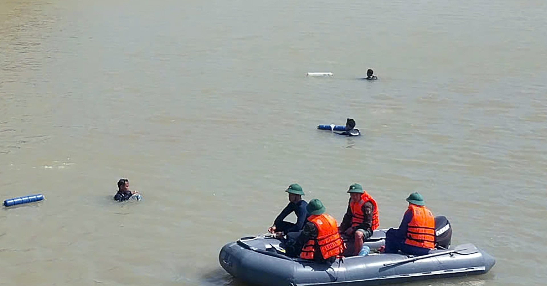 Encuentran dos cadáveres de mujeres en un río, sospechosas de saltar del puente