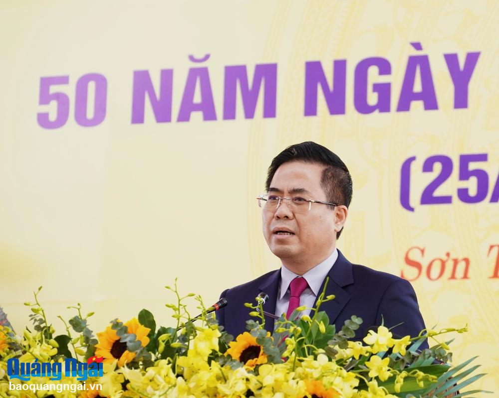 Le secrétaire adjoint du Comité provincial du Parti et président du Comité populaire provincial, Nguyen Hoang Giang, a pris la parole lors de la cérémonie.