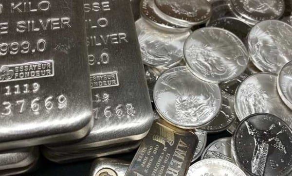 Silver price today 3/23/2025: Silver falls continuously