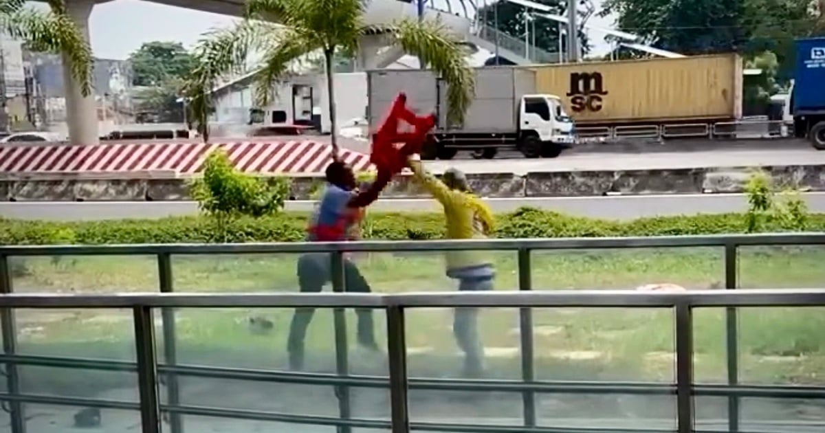 HCMC metro station security guard fights with motorbike taxi driver