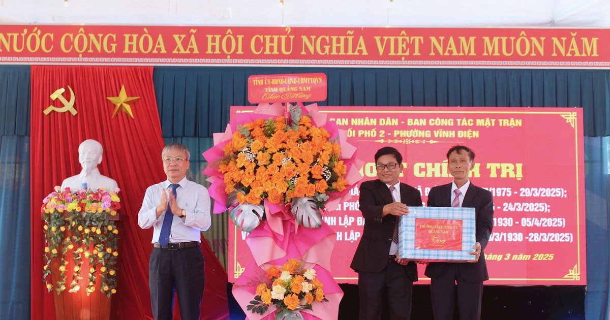 Standing Deputy Secretary of the Provincial Party Committee Nguyen Duc Dung attended a political activity in Vinh Dien ward (Dien Ban)