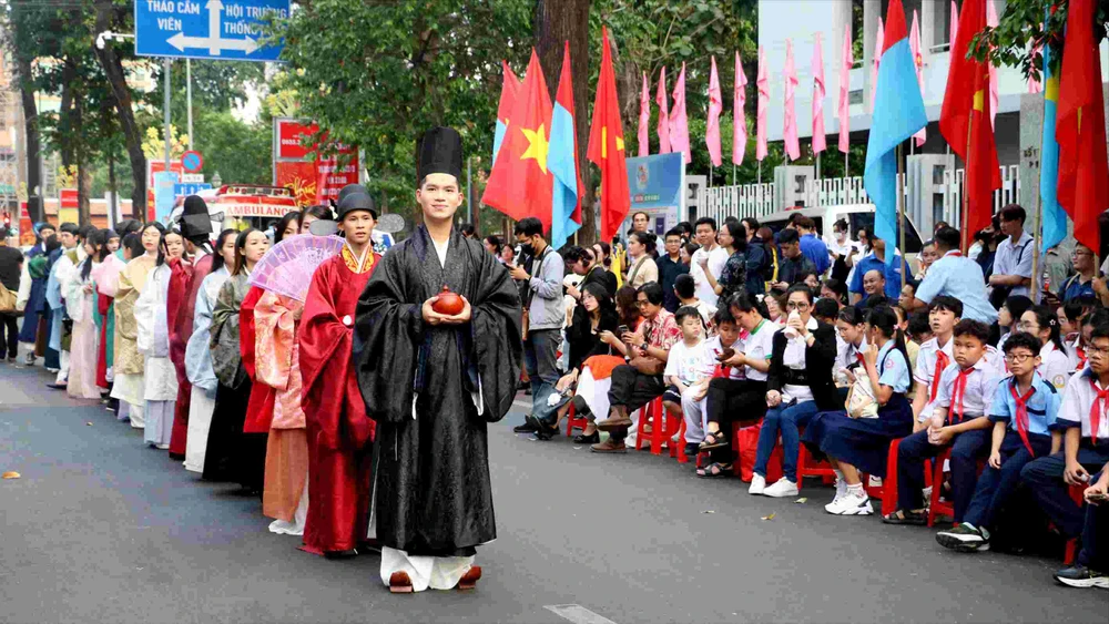 Vietnamesische Kostümaufführung