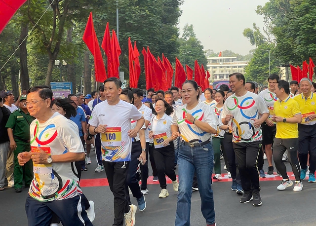 'Ngày chạy Olympic vì sức khỏe toàn dân 2025' quy tụ hàng nghìn người tham gia- Ảnh 2.