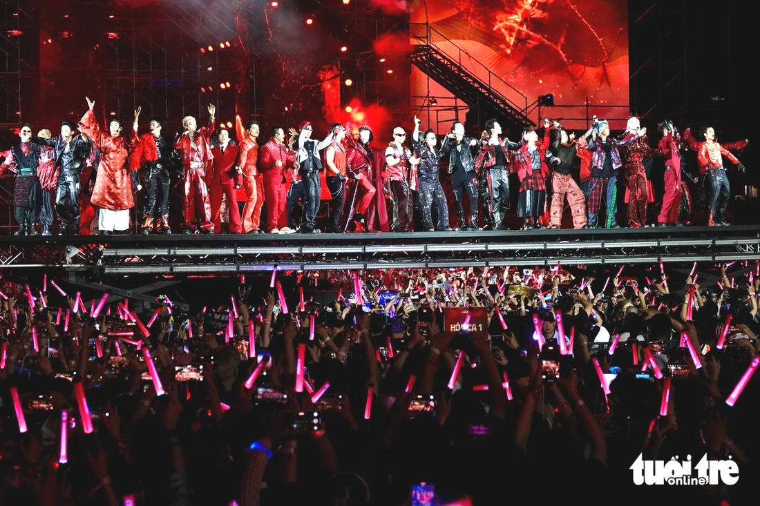 33 talented people gathered at the concert 