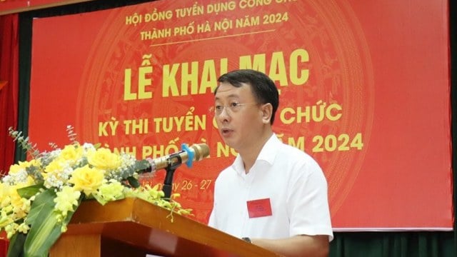 Hanoi temporarily suspends recruitment of civil servants and public employees