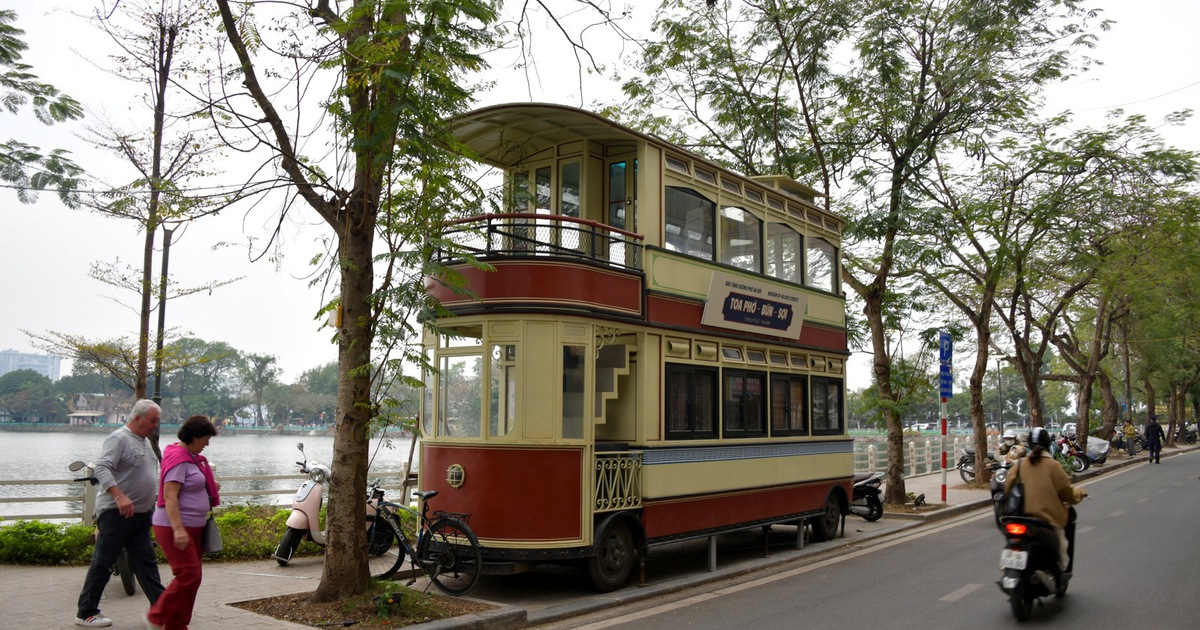 電車でチュック・バッハを発見