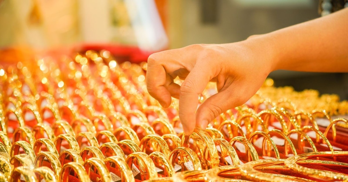 Los anillos de oro tienen el precio más alto.