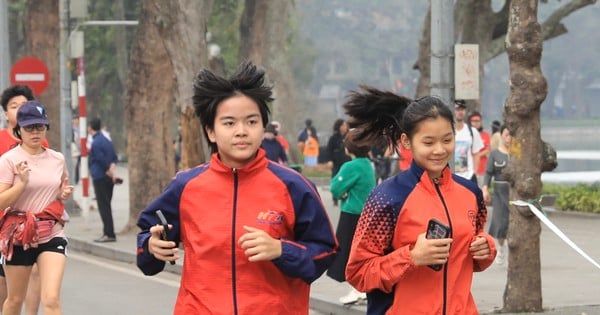 Spannender Nationaler Olympischer Lauftag und Eröffnungszeremonie des 50. Hanoi Moi Newspaper Open Race