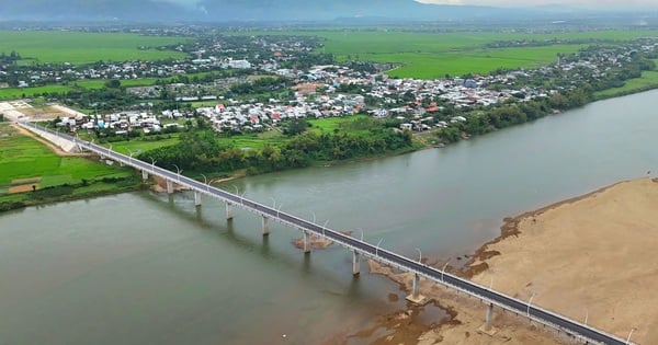 Quang Nam opens two bridges, eliminating the scene of ferrying people across Thu Bon and Vu Gia rivers