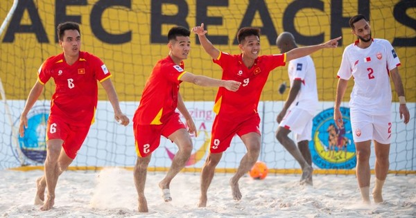 Vietnam team wins shocking victory, makes history at Asian beach soccer tournament