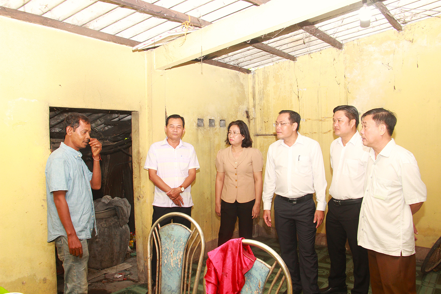 Checking the program to eliminate temporary and dilapidated houses in Vinh Loi and Hoa Binh districts