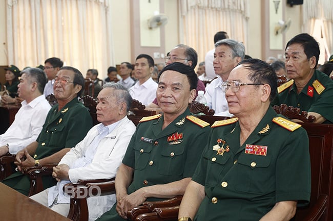 Réunion pour célébrer le 50e anniversaire de la fondation du 93e régiment d'infanterie