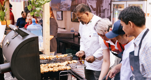 オーシャンシティ BBQ フェスティバル: 150 種類のグリル料理、15 か国からの 120 種類のクラフトビール