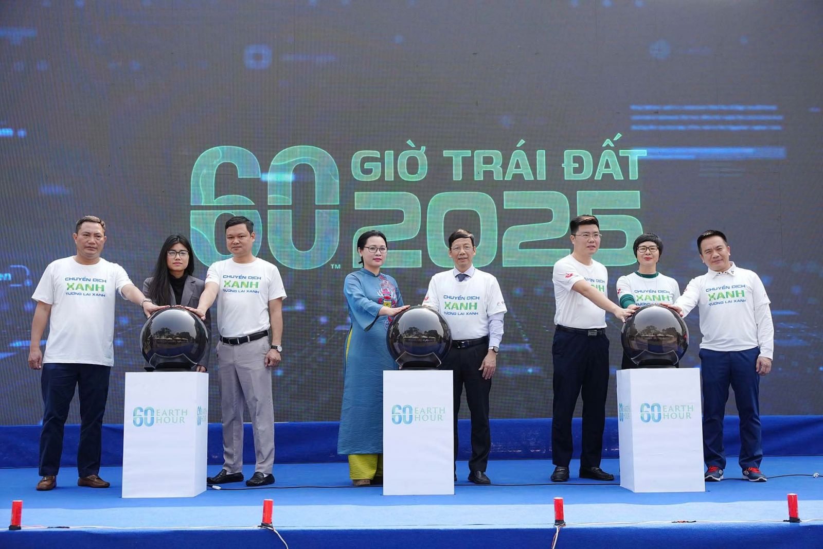 Hanoi responde a la campaña La Hora del Planeta 2025: difundiendo el espíritu de la vida ecológica y la transición energética sostenible