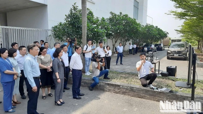 El vicepresidente de la Asamblea Nacional, Le Minh Hoan, trabaja con el Parque de Alta Tecnología de Ciudad Ho Chi Minh