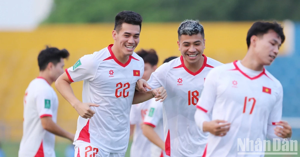 [Foto] Vietnams Mannschaft ist im Spiel gegen Laos stark