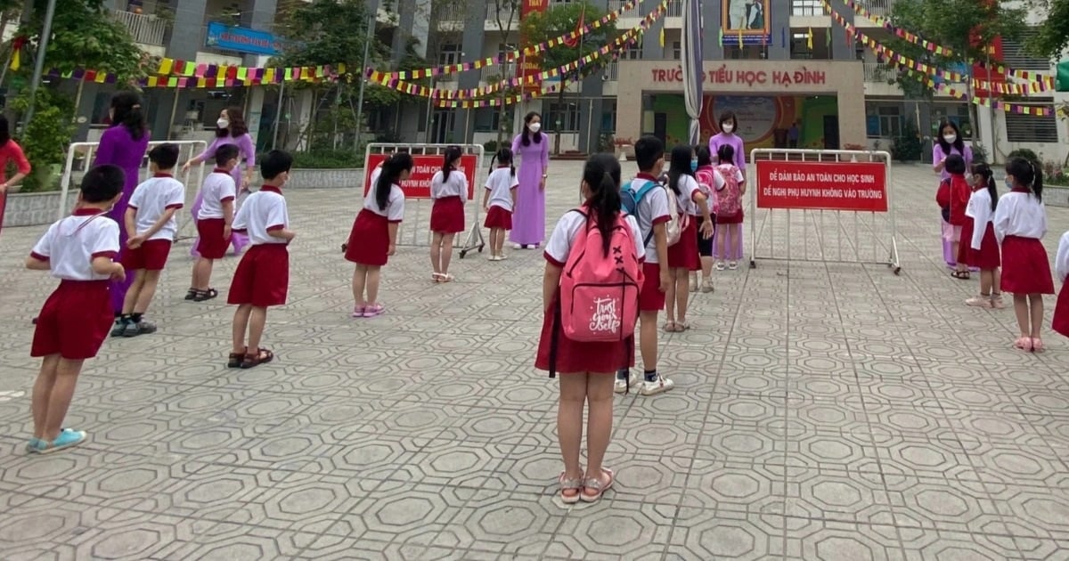 Hanoi: Two female teachers had their civil servant recruitment results canceled