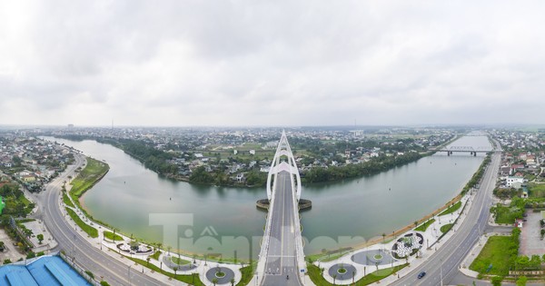 Was ist das Besondere am Hieu-Fluss, wo die Läufer des Tien Phong Marathon 2025 laufen?