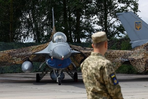 F-16がウクライナ領空でSu-57と衝突？