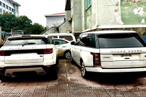 Confiscated Range Rover and Lexus cars are set to be auctioned.