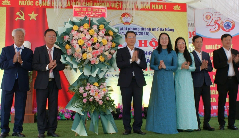 El presidente del Consejo Popular de la Ciudad, Ngo Xuan Thang, asistió al festival nacional que celebra el 50º aniversario de la liberación en el Área Residencial No. 14, Barrio Hoa Hai.