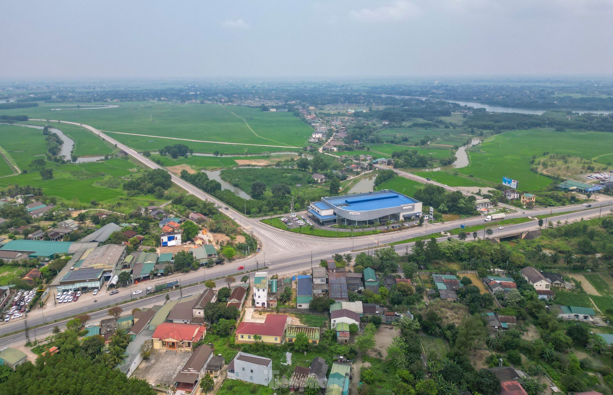 Hay un Quang Tri transformándose, entrando con confianza en una nueva era foto 7