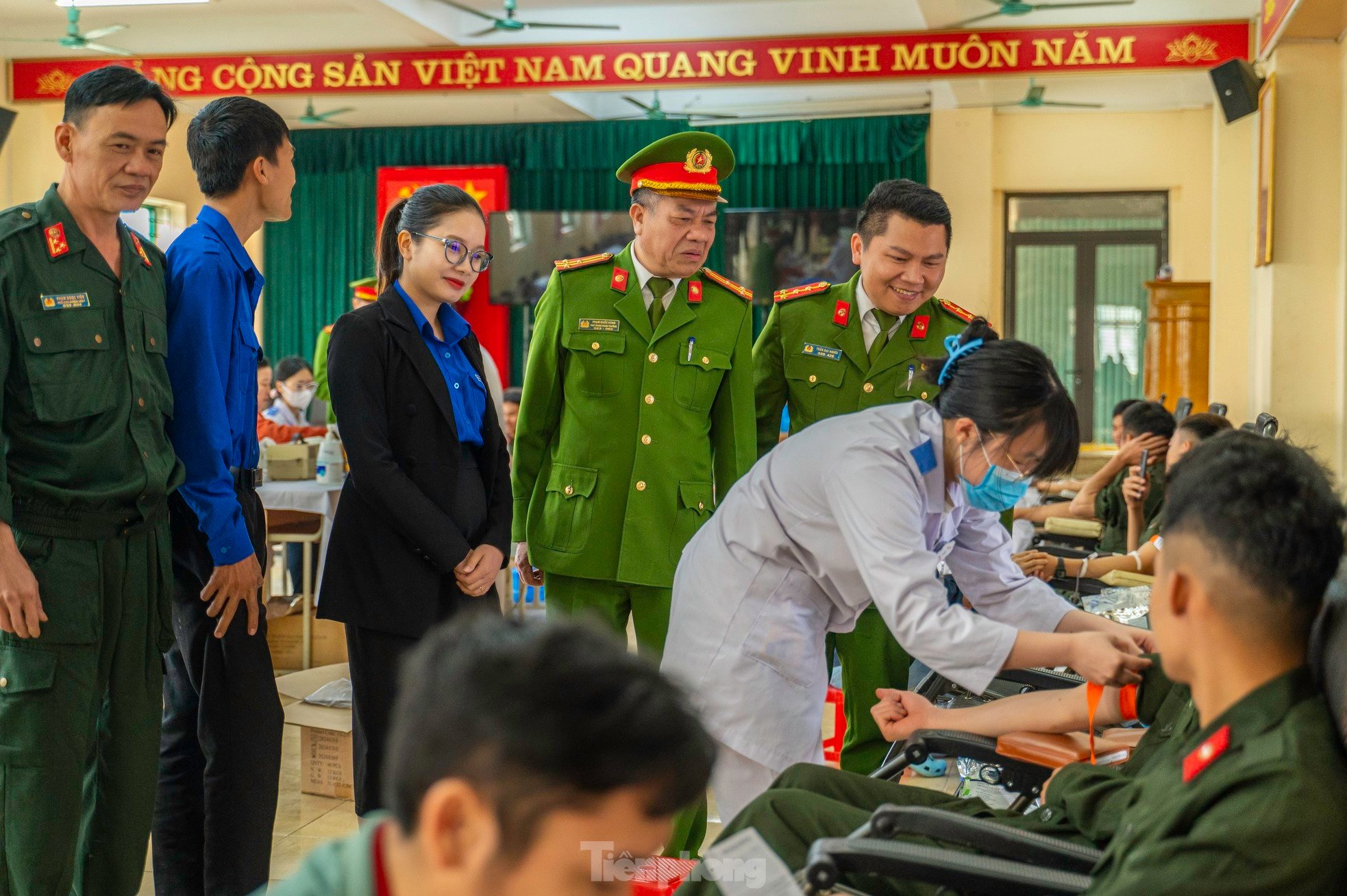 Đoàn viên, thanh niên Trung đoàn CSCĐ Đông Bắc hiến máu tình nguyện ảnh 5