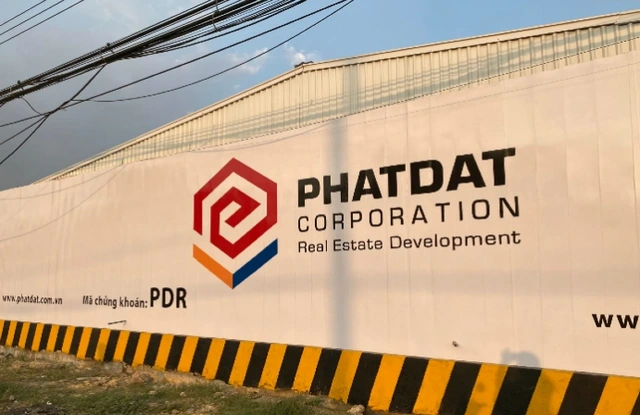 ใช้บัญชี 164 บัญชีเพื่อจัดการราคาหุ้น Phat Dat Land บุคคล 2 รายถูกปรับอย่างหนัก