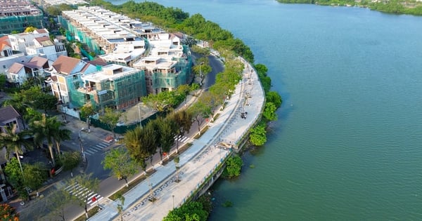 Close-up of the nearly 45 billion VND riverside sidewalk in Da Nang that has just been put into use