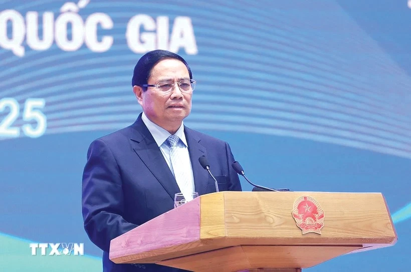 El primer ministro Pham Minh Chinh "ordenó" tres solicitudes y sugirió que la juventud vietnamita implemente cinco iniciativas.