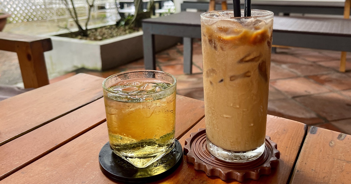 Self-service cafe, wait for the water and then bring it away, not classy at all?