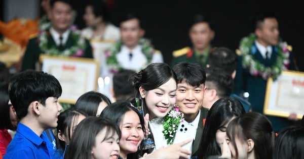 La señorita Thanh Thuy fue homenajeada en los Premios a los Jóvenes Vietnamitas Destacados 2024