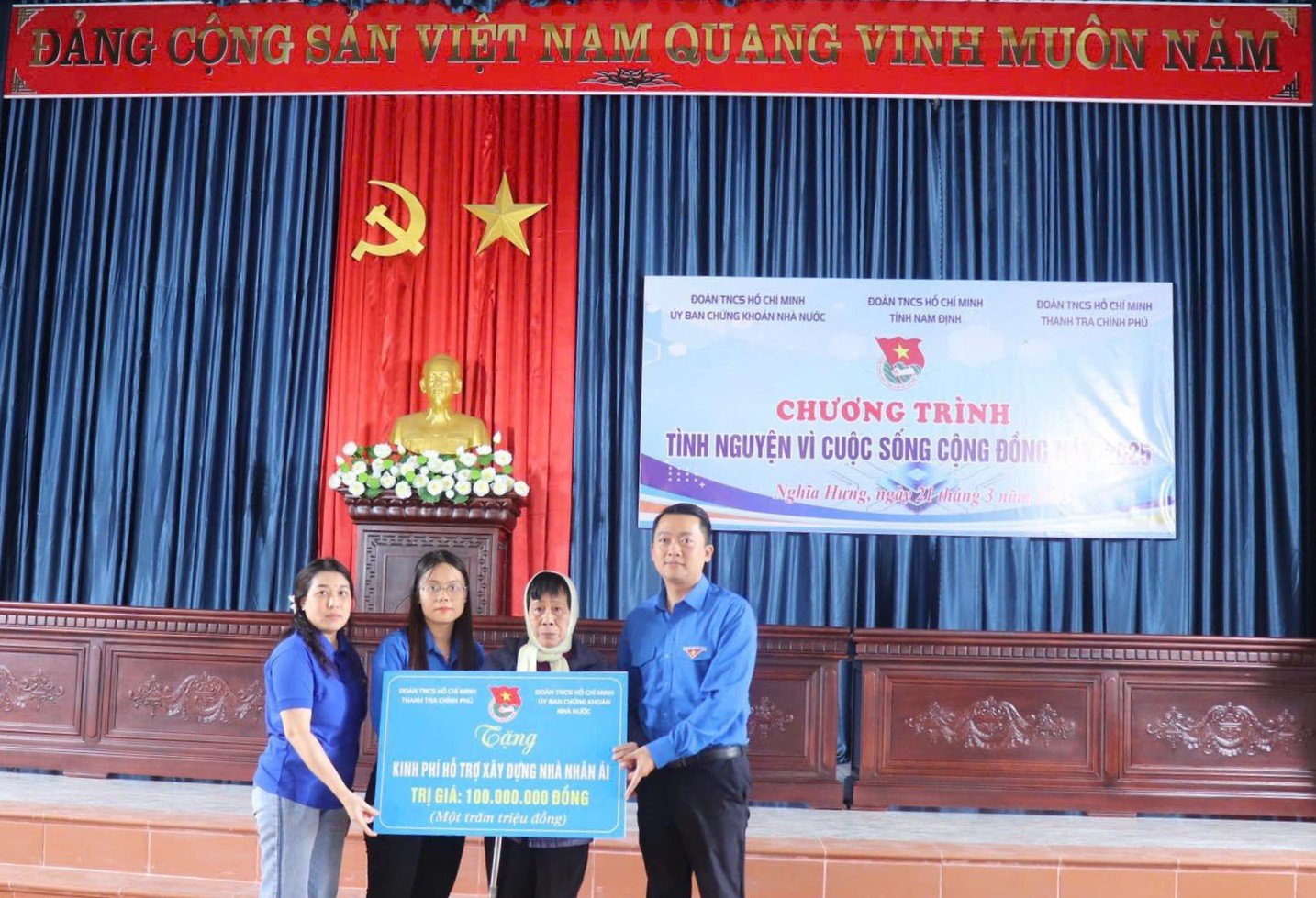 Propagating and disseminating legal knowledge to union members and youth in Nam Dinh province