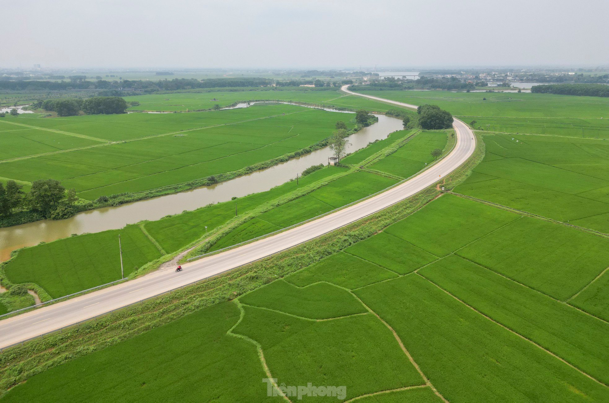 Hay un Quang Tri transformándose, entrando con confianza en una nueva era foto 8