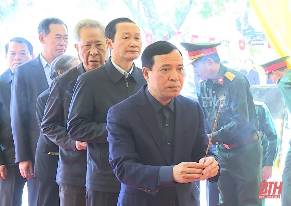 Provincial leaders visited comrade Pham Minh Doan, former Deputy Secretary of the Provincial Party Committee, former Chairman of the People's Committee of Thanh Hoa province.