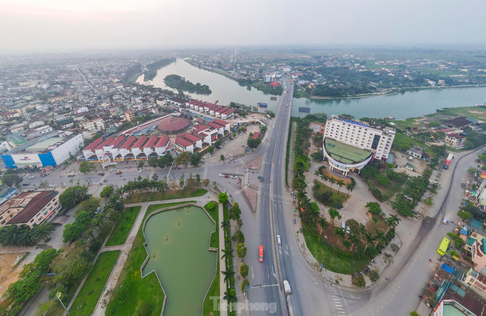 Hay un Quang Tri transformándose, entrando con confianza en una nueva era foto 10