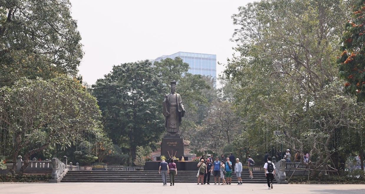 การปรับปรุงสวนดอกไม้ลีไทโตในทะเลสาบฮว่านเกี๋ยม: การตัดสินใจอย่างเป็นทางการเกี่ยวกับต้นไม้โบราณ