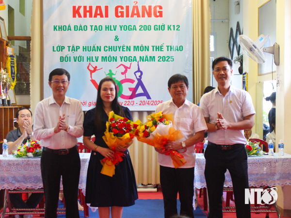 Ninh Thuận: Khai giảng lớp tập huấn chuyên môn thể thao cho người hướng dẫn tập luyện môn Yoga  - Ảnh 1.