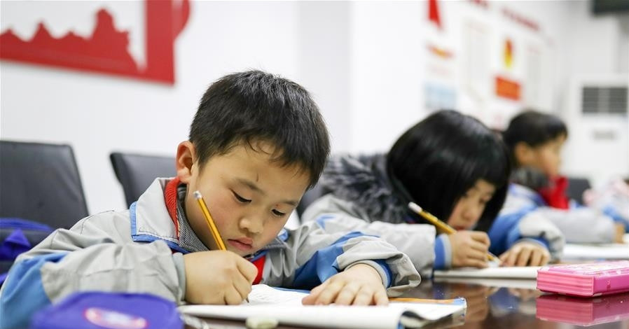 'El padre se opone a las clases adicionales porque cree que 'el conocimiento no se compra con dinero'