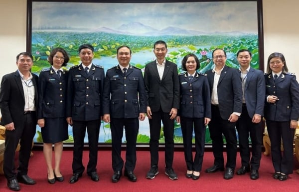 Mitsubishi Vietnam Automobile wishes to strengthen cooperation with Region III Customs