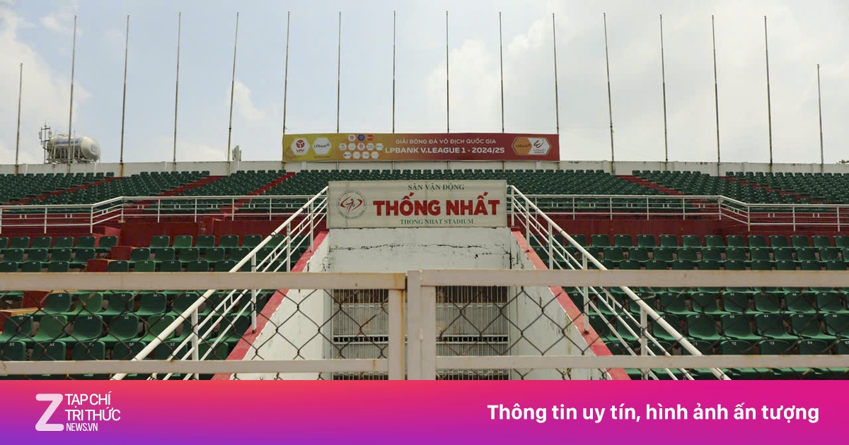 Why doesn't the Vietnamese team play at Thong Nhat Stadium?