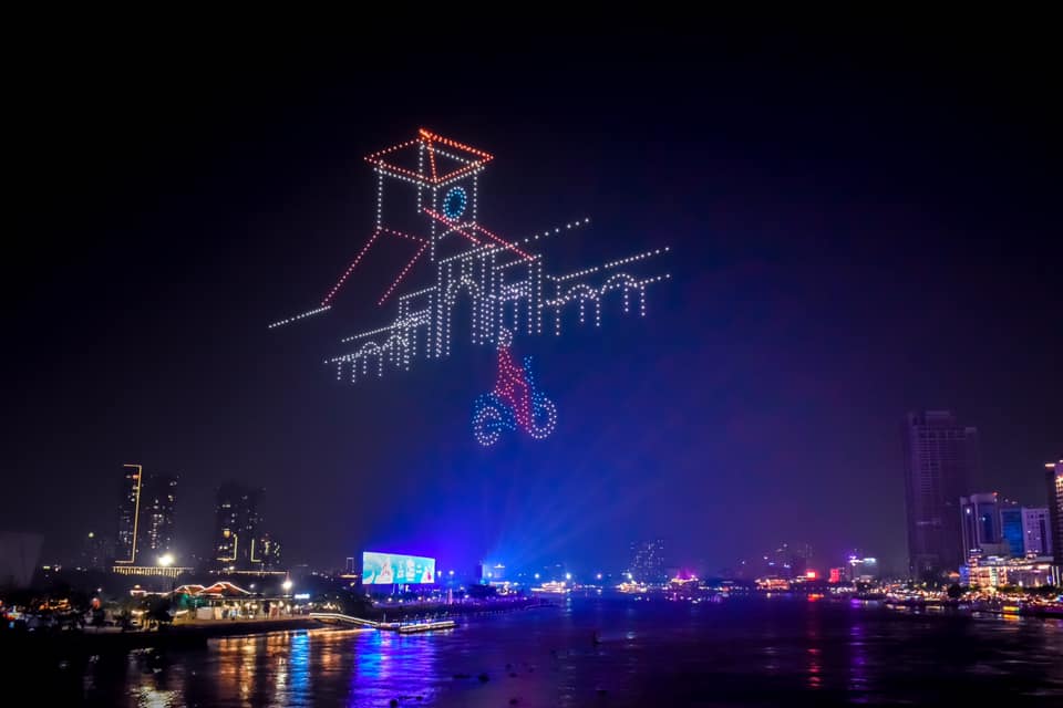 TP Hồ Chí Minh tổ chức trình diễn kỷ lục 10.500 drone vào tối 30/4 - Ảnh 1.