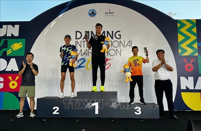 Vận động viên Việt Nam đoạt giải Nhất Marathon quốc tế tại Đà Nẵng - Ảnh 1.