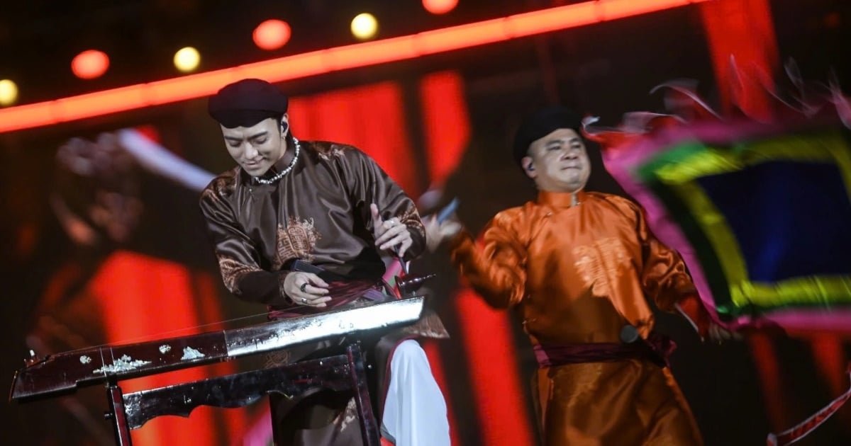 People's Artist Tu Long "scolds" Cuong Seven for taking off his turban at the Brother concert