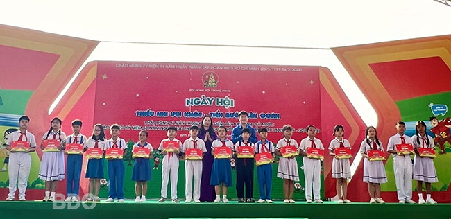 2,000명의 어린이들이 "건강한 아이들 - 청소년 연합에 나서다" 축제에 참여