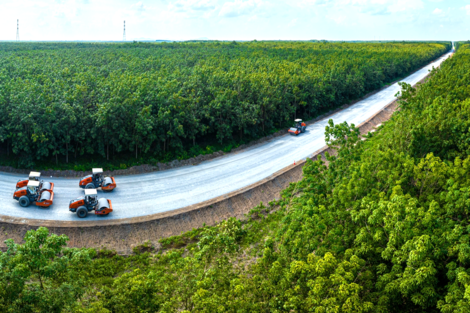 La autopista de un billón de dólares que conecta las provincias del noroeste de Ciudad Ho Chi Minh se abrirá al tráfico el 30 de abril.